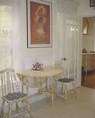 Kitchen breakfast table
